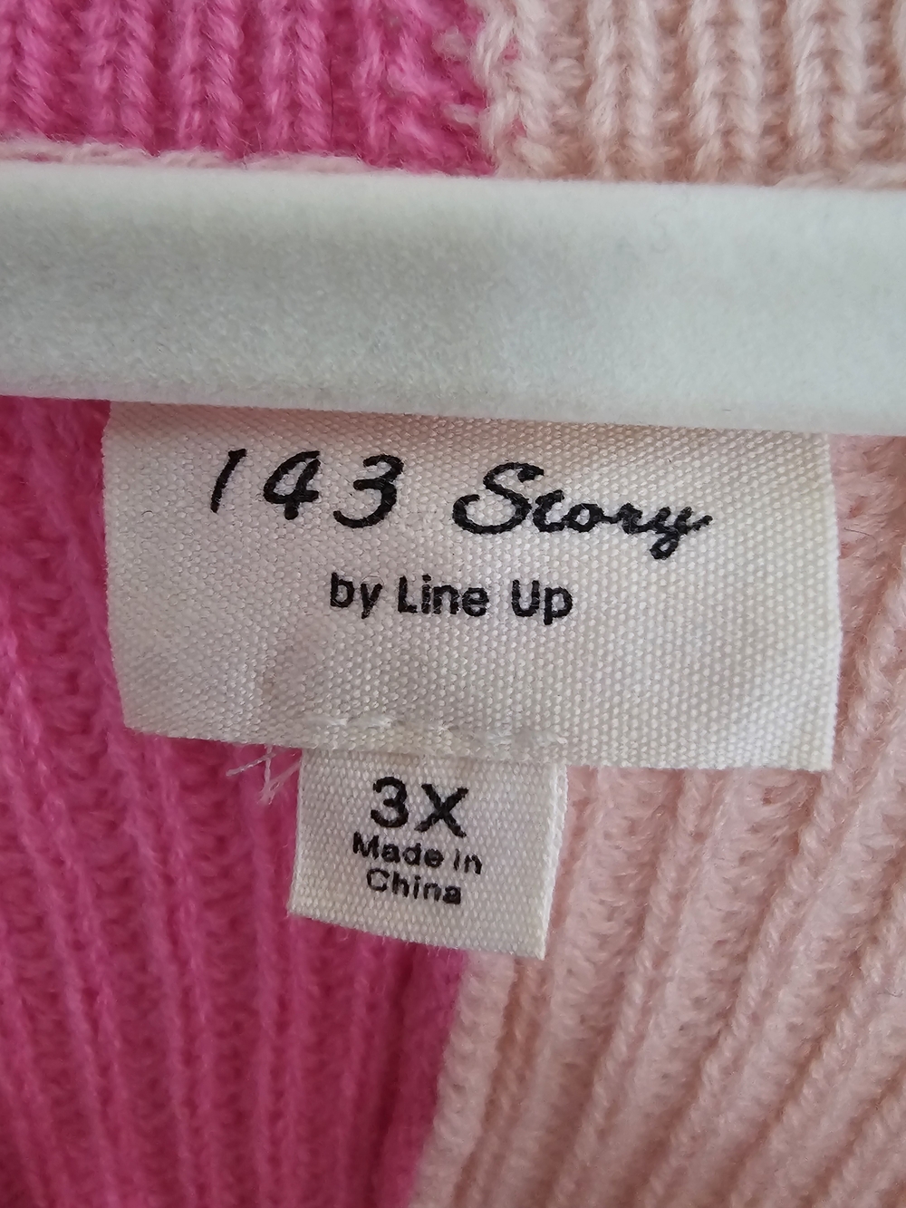 Colorblock Distressed V-Neck Sweater - Pink & Peach - Picture 5 of 8